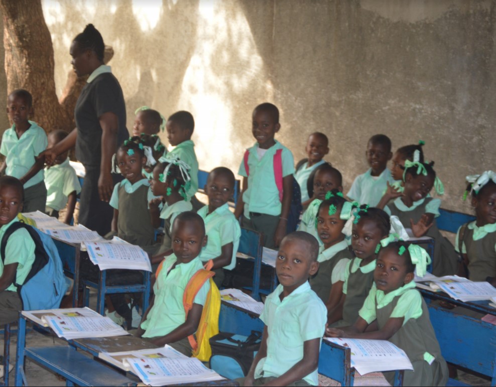 Picture of a large group of Grand Goave first Grader's in class