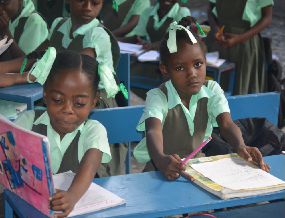 Photo of girls in 3rd grade at Grand Goave