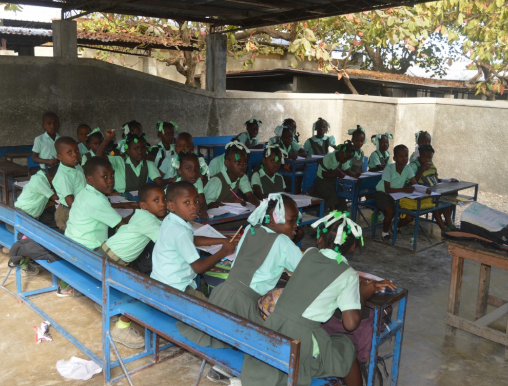 Photo of 3rd graders at Grand Goave in class