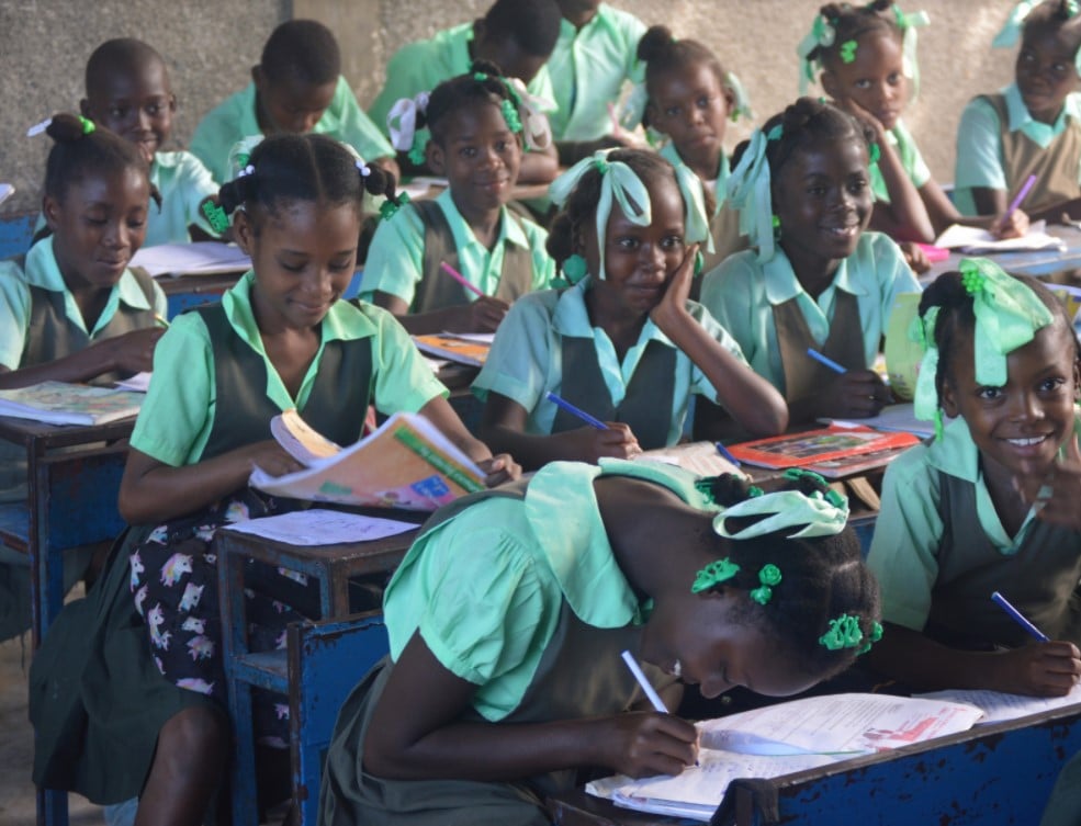 Photo of a 4th Grade Class at Grand Goave