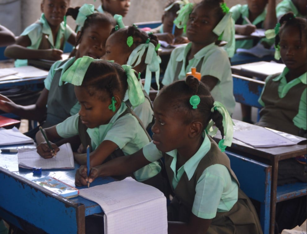 Another photo of a 4th grade class at Grand Goave