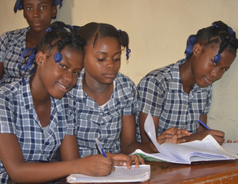 Phot of girls in the 8th grade at Grand Goave