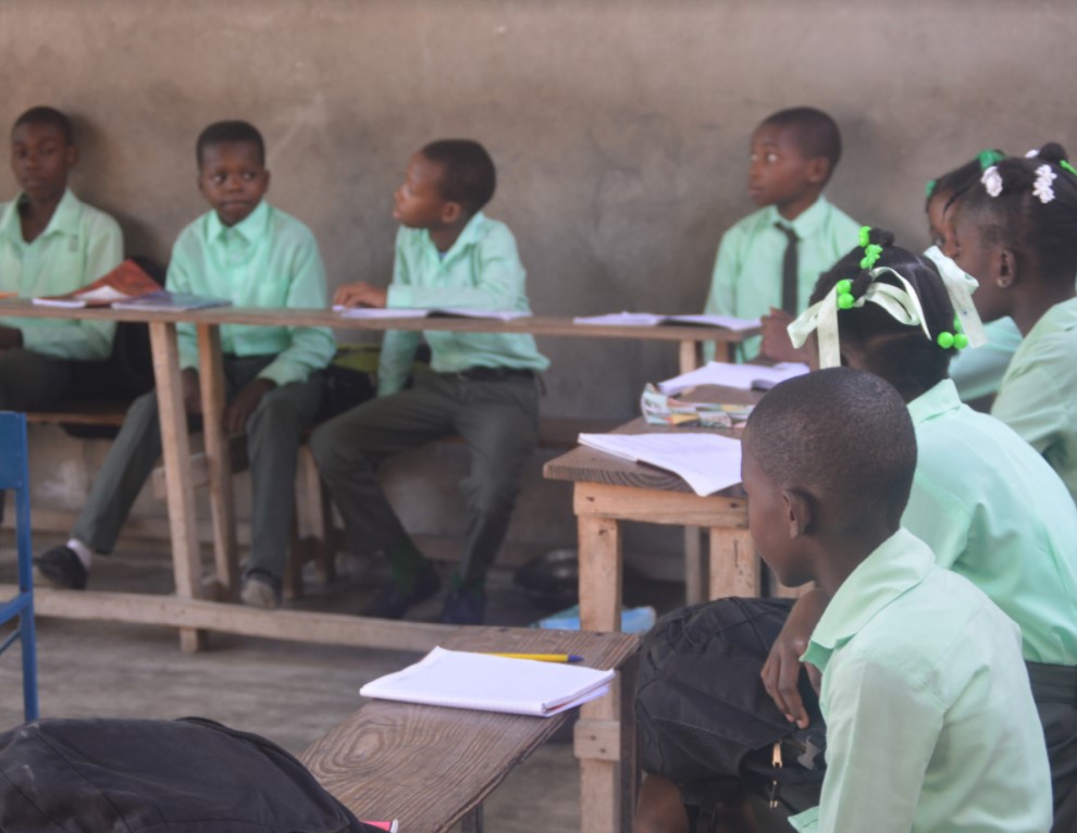 6th grade class at Leogane