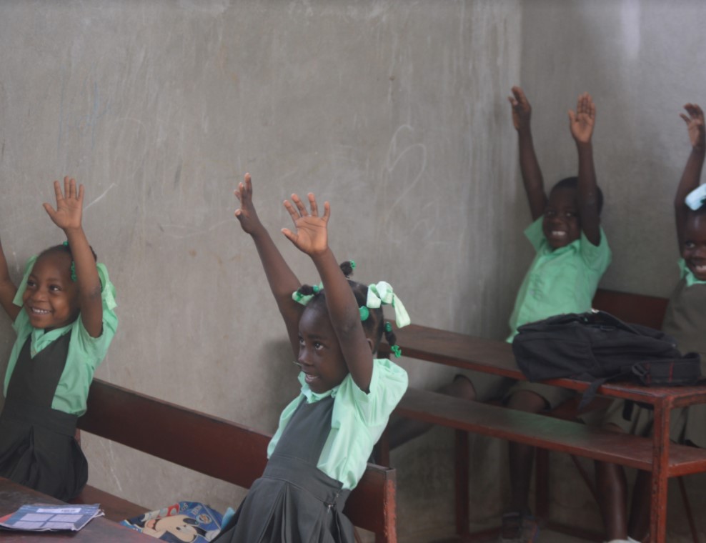 Photo of girls in preschool at Vieux-Caille
